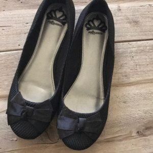 Black bow flats size 9.5